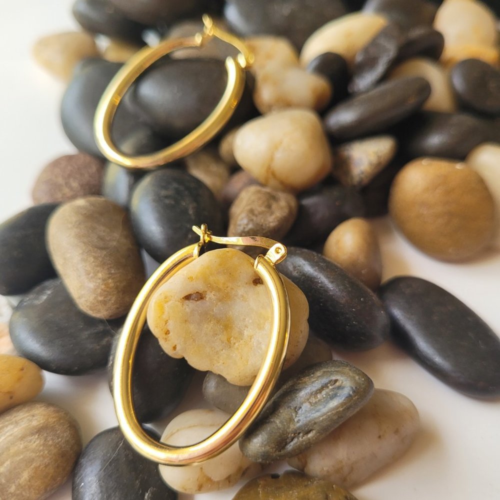 Italian-Made Oval Hoop Earrings in 18K Gold plated